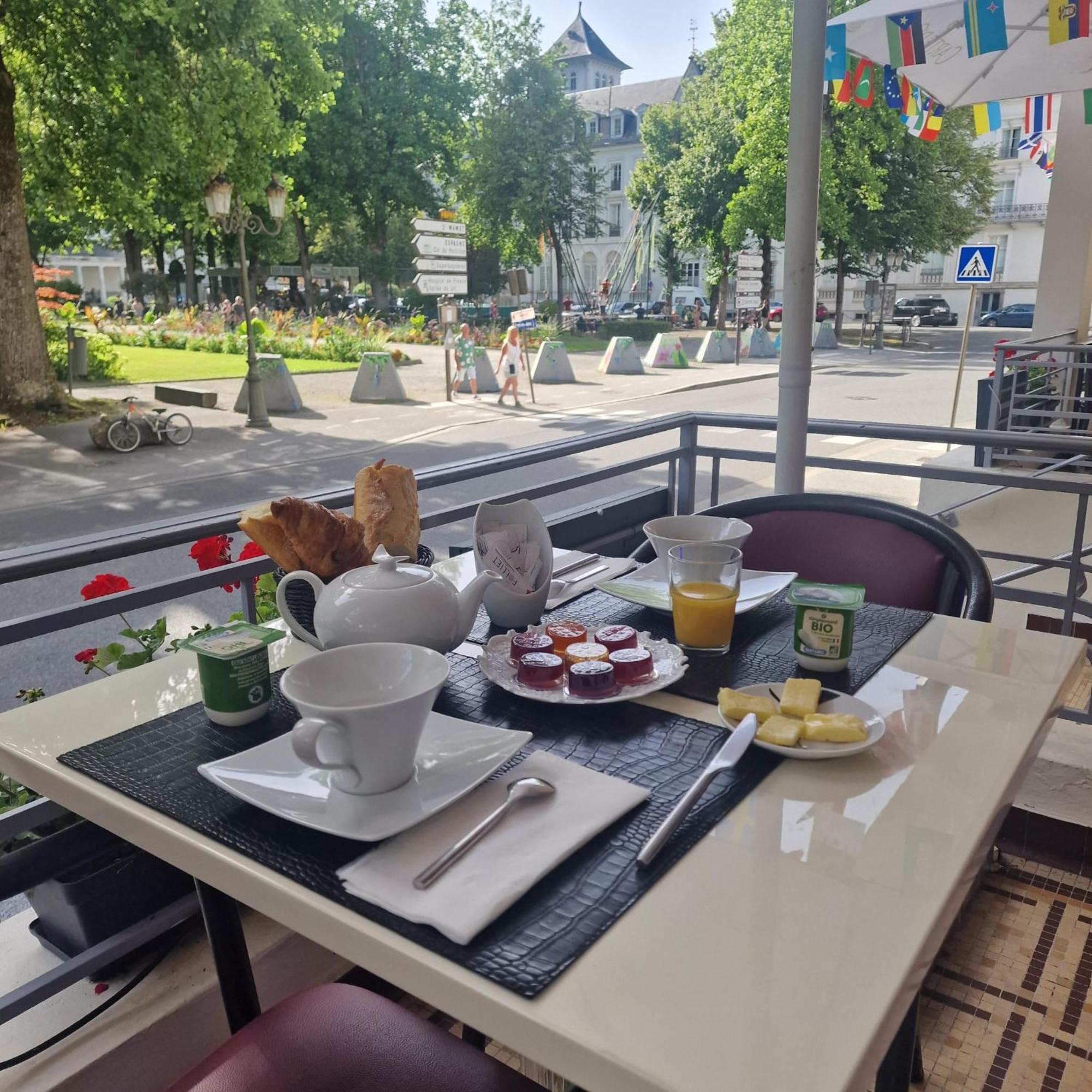 Royal Luchon Aparthotel Bagnères-de-Luchon Eksteriør bilde