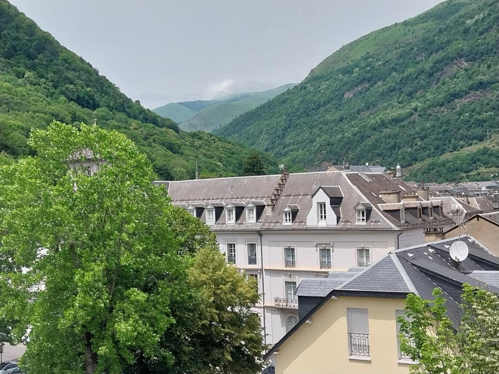 Royal Luchon Aparthotel Bagnères-de-Luchon Eksteriør bilde